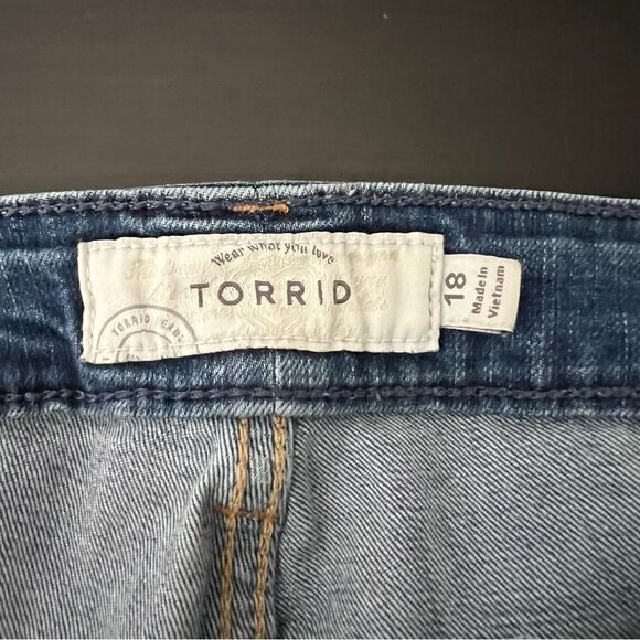 Torrid Jeans Womens Size 18 Blue Ex-Boyfriend Straight Distressed Stretch Denim - Picture 9 of 16
